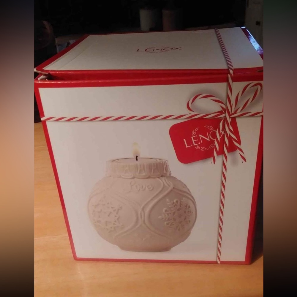 NWT Lenox Ornamental Glow Snowflake Votive